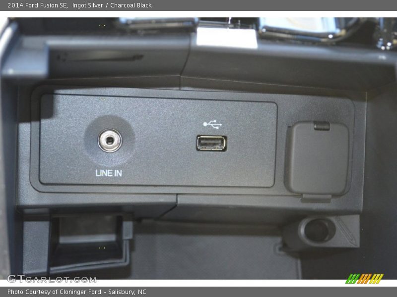 Ingot Silver / Charcoal Black 2014 Ford Fusion SE