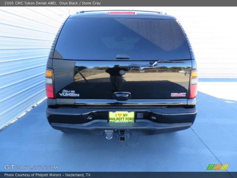 Onyx Black / Stone Gray 2005 GMC Yukon Denali AWD