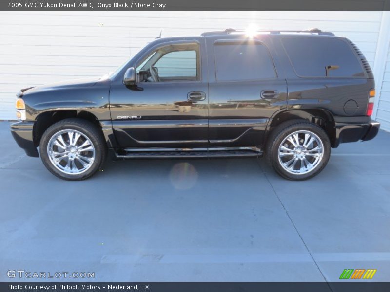 Onyx Black / Stone Gray 2005 GMC Yukon Denali AWD