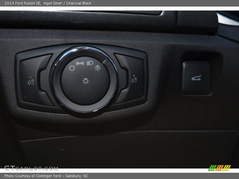Ingot Silver / Charcoal Black 2014 Ford Fusion SE