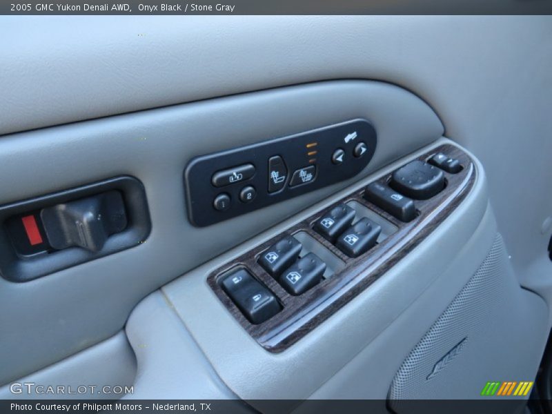 Onyx Black / Stone Gray 2005 GMC Yukon Denali AWD