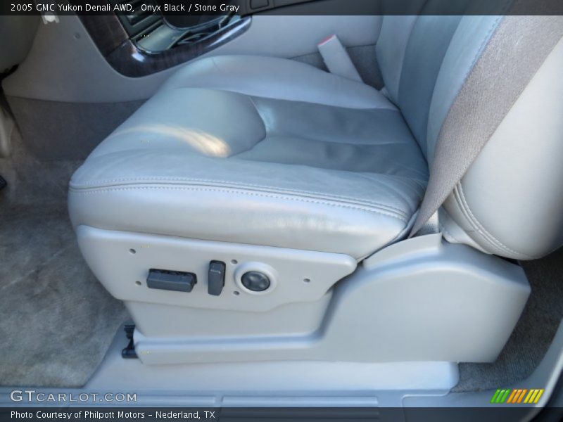 Onyx Black / Stone Gray 2005 GMC Yukon Denali AWD
