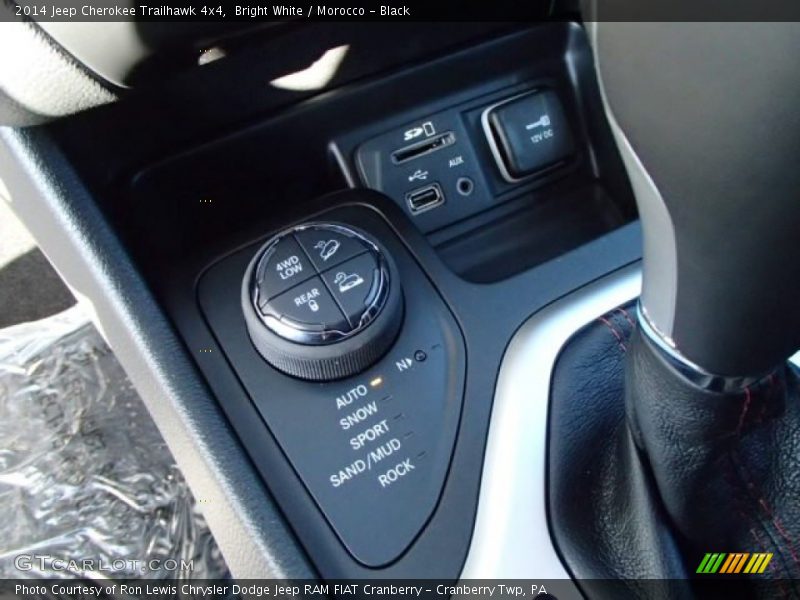 Bright White / Morocco - Black 2014 Jeep Cherokee Trailhawk 4x4