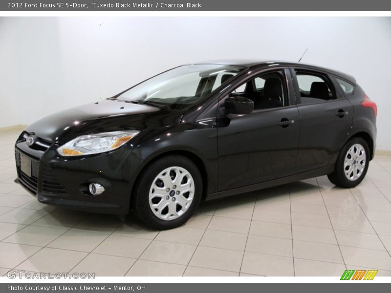 Tuxedo Black Metallic / Charcoal Black 2012 Ford Focus SE 5-Door