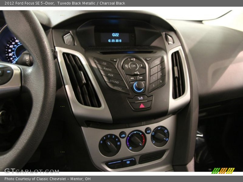 Tuxedo Black Metallic / Charcoal Black 2012 Ford Focus SE 5-Door
