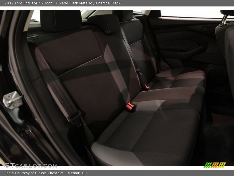 Tuxedo Black Metallic / Charcoal Black 2012 Ford Focus SE 5-Door