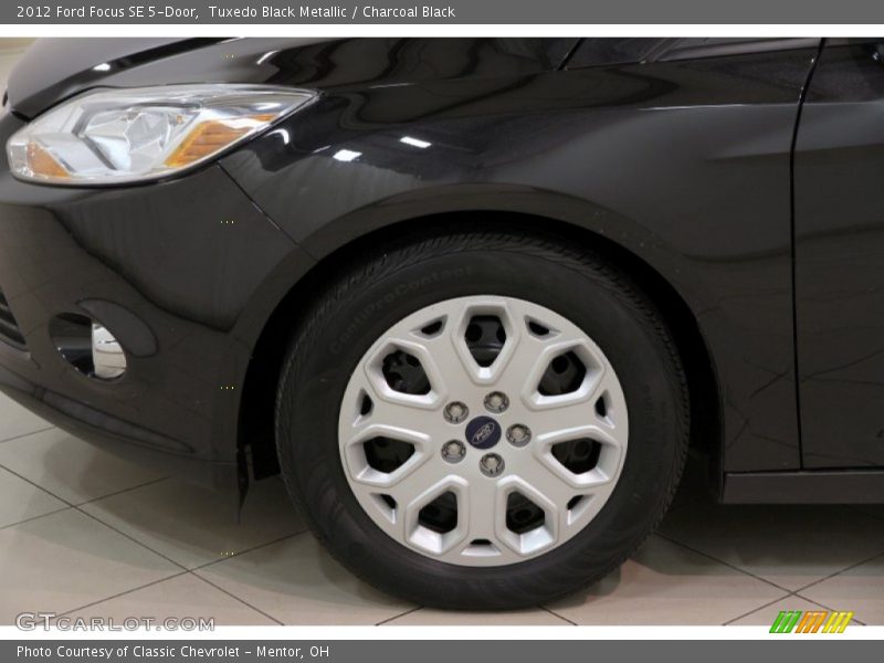 Tuxedo Black Metallic / Charcoal Black 2012 Ford Focus SE 5-Door