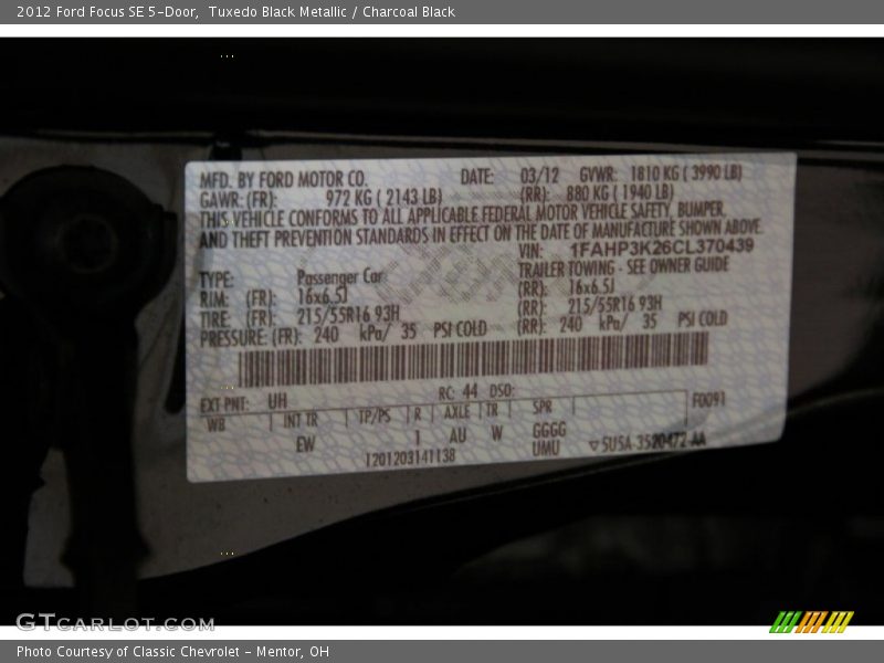 Tuxedo Black Metallic / Charcoal Black 2012 Ford Focus SE 5-Door