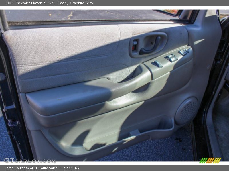 Black / Graphite Gray 2004 Chevrolet Blazer LS 4x4