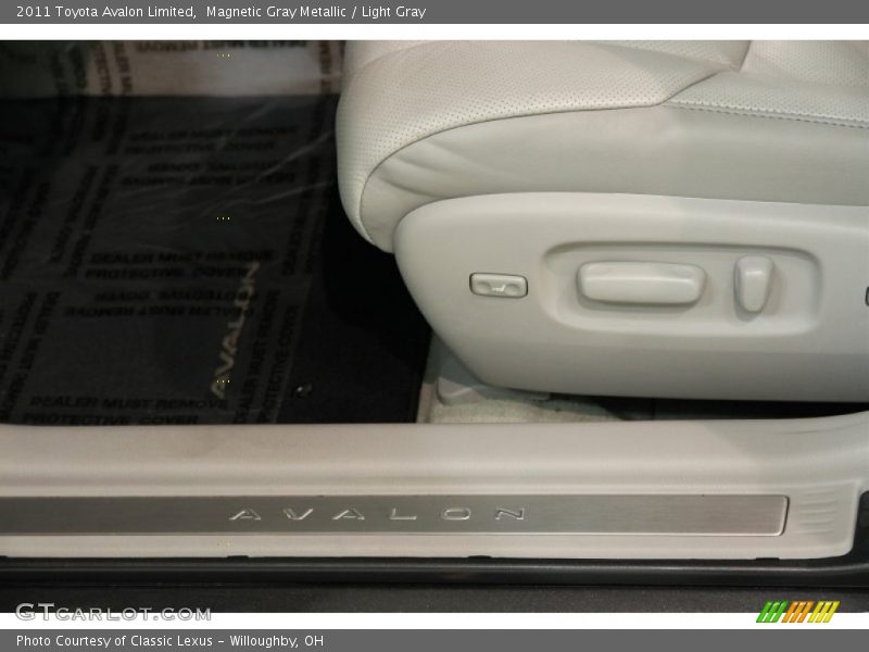 Magnetic Gray Metallic / Light Gray 2011 Toyota Avalon Limited