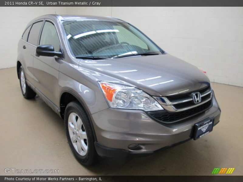 Urban Titanium Metallic / Gray 2011 Honda CR-V SE