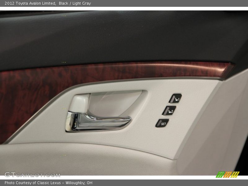 Black / Light Gray 2012 Toyota Avalon Limited