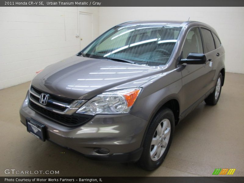Urban Titanium Metallic / Gray 2011 Honda CR-V SE