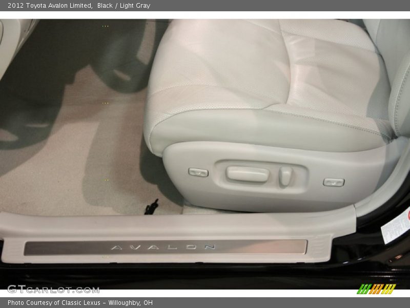 Black / Light Gray 2012 Toyota Avalon Limited