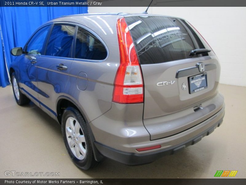 Urban Titanium Metallic / Gray 2011 Honda CR-V SE