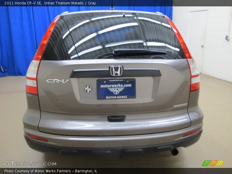 Urban Titanium Metallic / Gray 2011 Honda CR-V SE