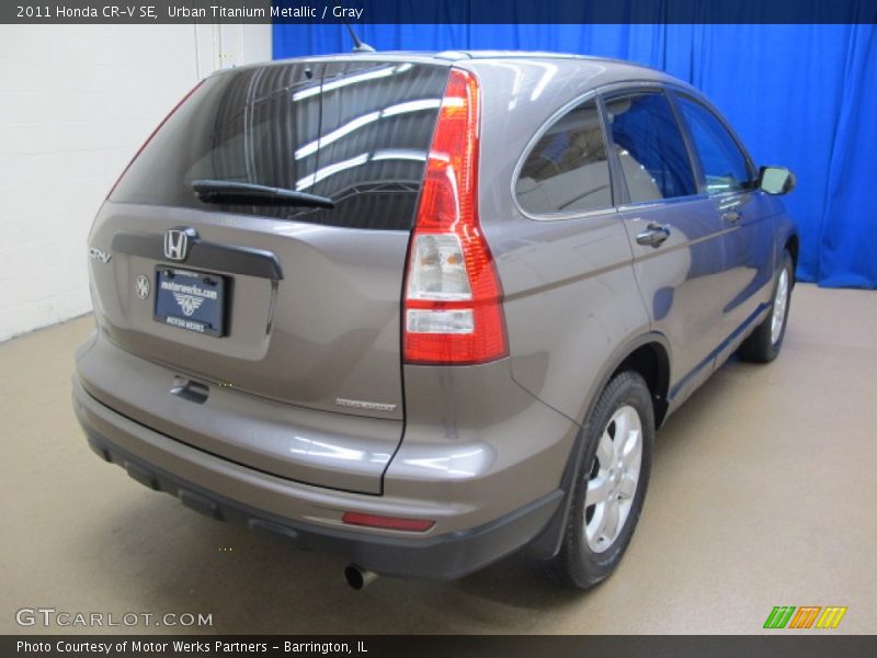 Urban Titanium Metallic / Gray 2011 Honda CR-V SE