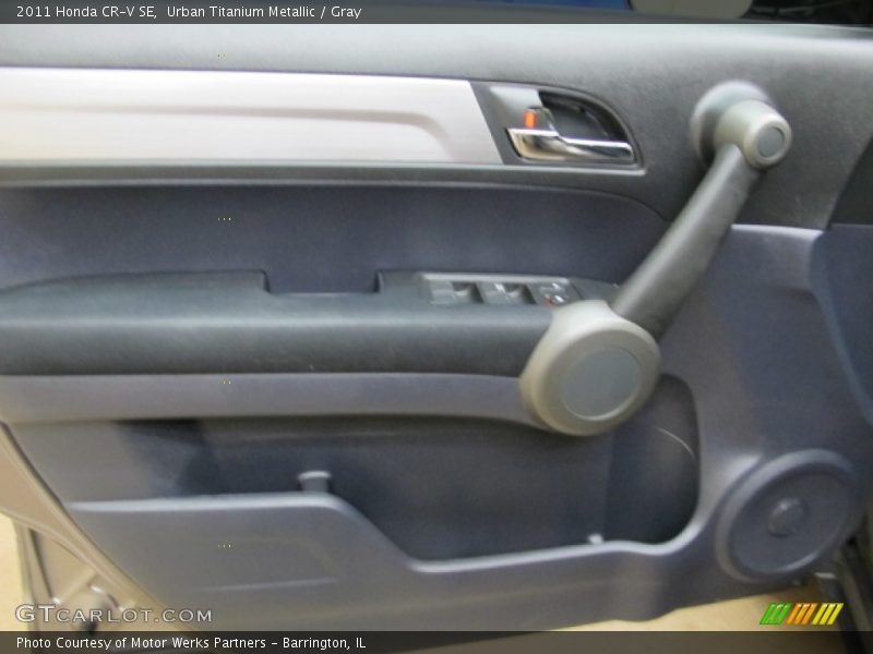 Urban Titanium Metallic / Gray 2011 Honda CR-V SE