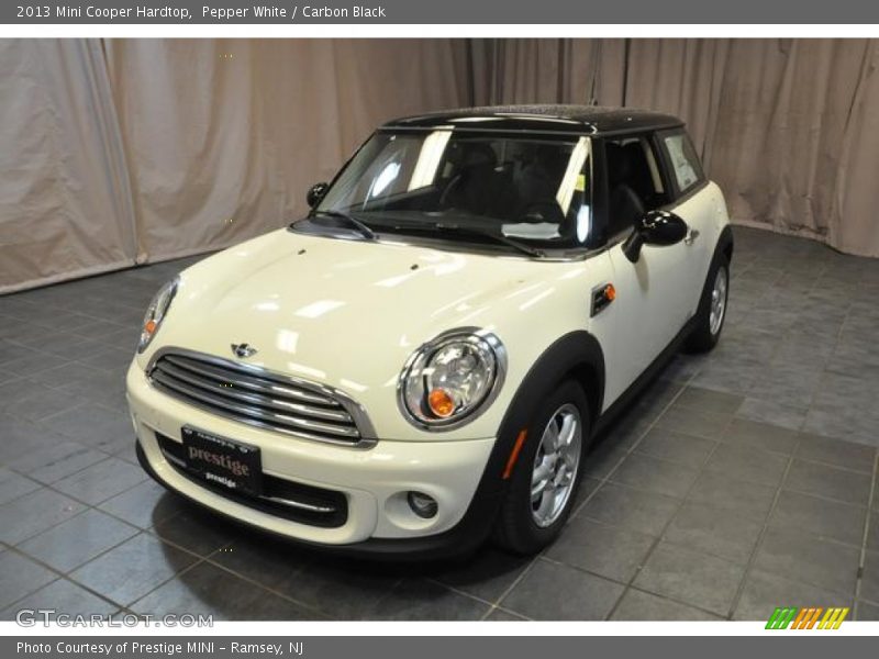 Pepper White / Carbon Black 2013 Mini Cooper Hardtop