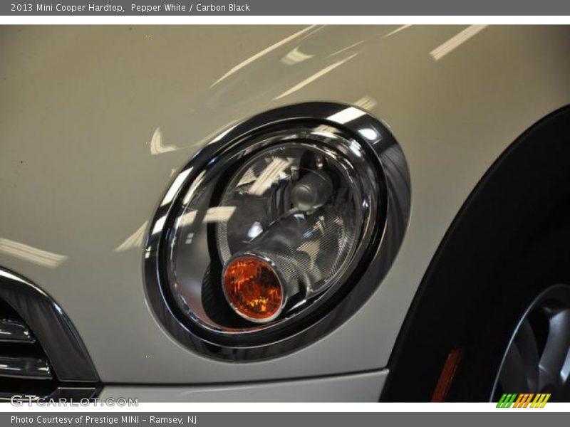 Pepper White / Carbon Black 2013 Mini Cooper Hardtop