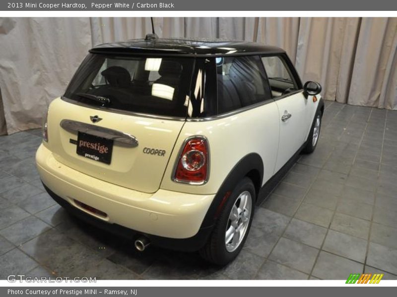 Pepper White / Carbon Black 2013 Mini Cooper Hardtop
