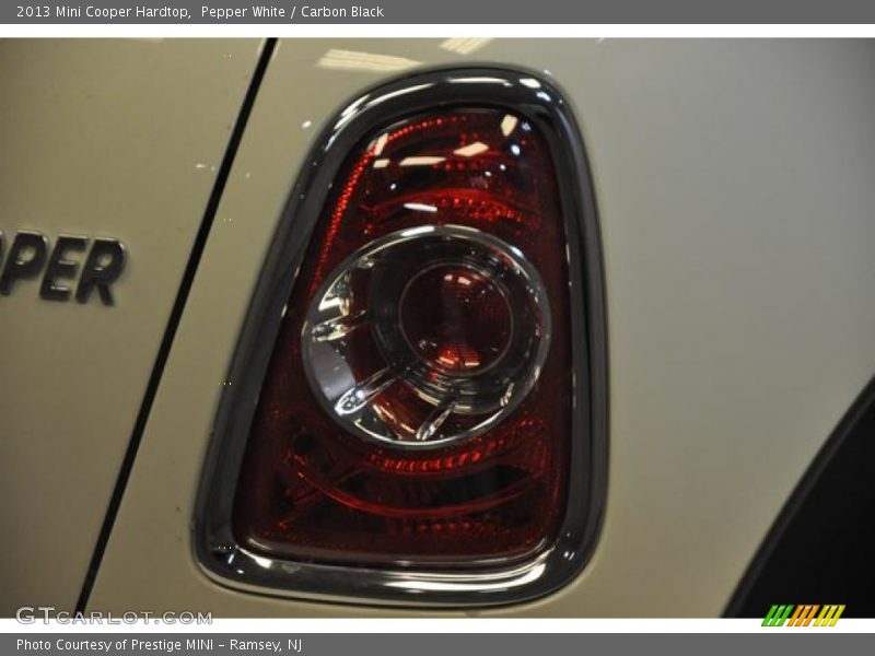 Pepper White / Carbon Black 2013 Mini Cooper Hardtop