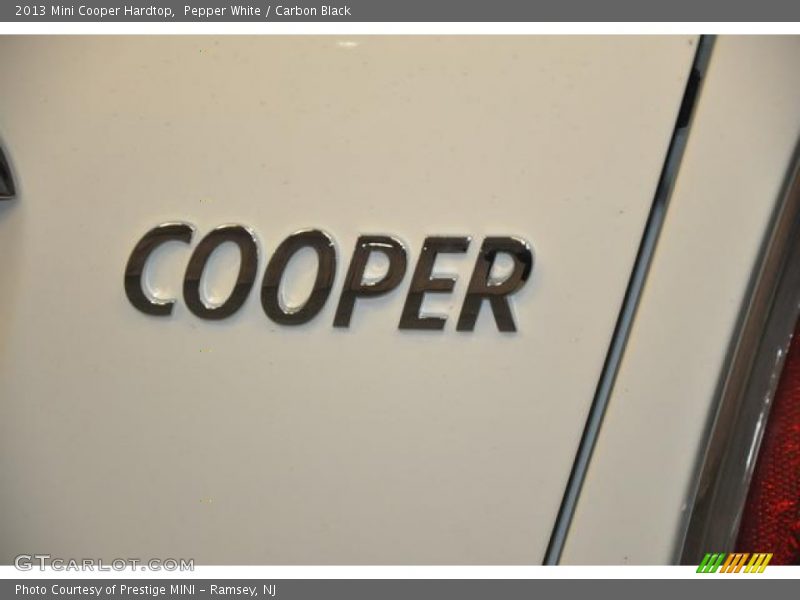 Pepper White / Carbon Black 2013 Mini Cooper Hardtop
