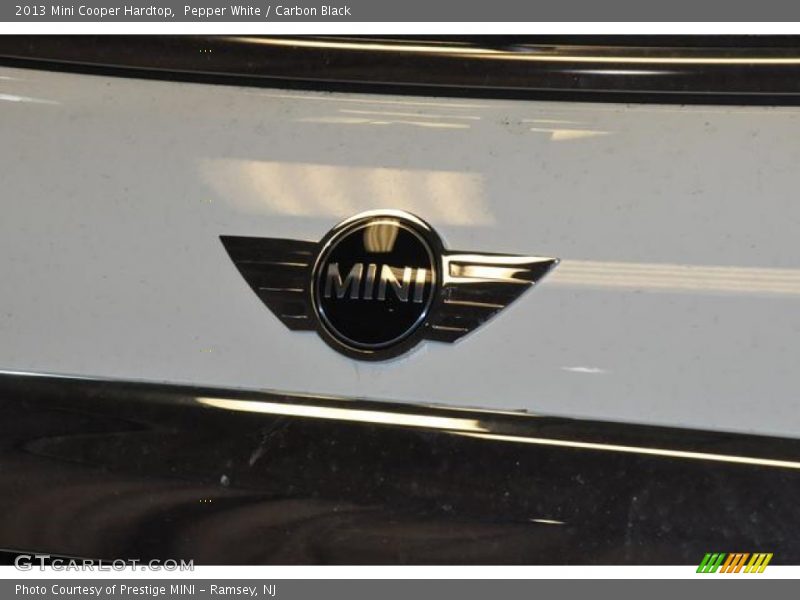 Pepper White / Carbon Black 2013 Mini Cooper Hardtop