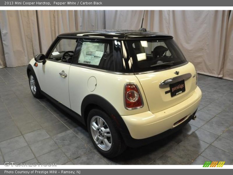 Pepper White / Carbon Black 2013 Mini Cooper Hardtop