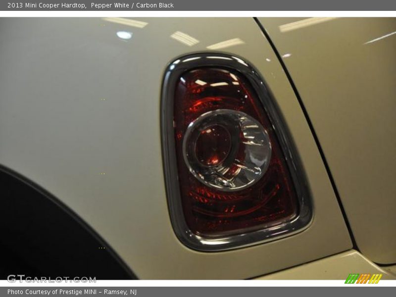 Pepper White / Carbon Black 2013 Mini Cooper Hardtop