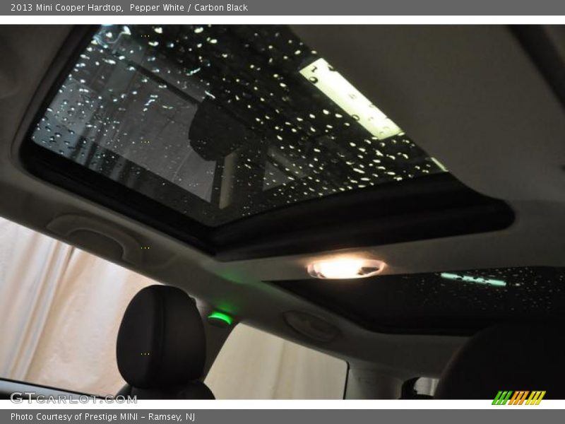 Pepper White / Carbon Black 2013 Mini Cooper Hardtop