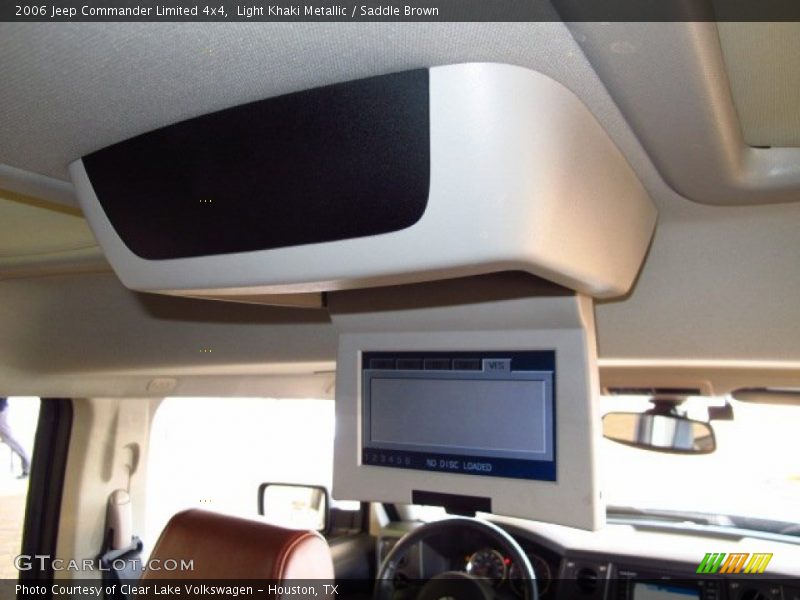 Entertainment System of 2006 Commander Limited 4x4