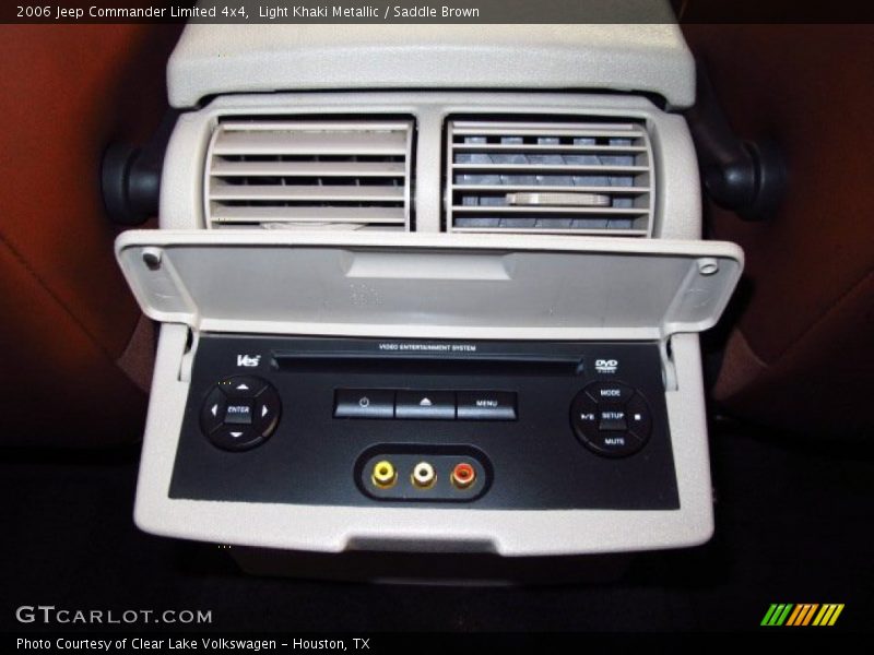 Entertainment System of 2006 Commander Limited 4x4