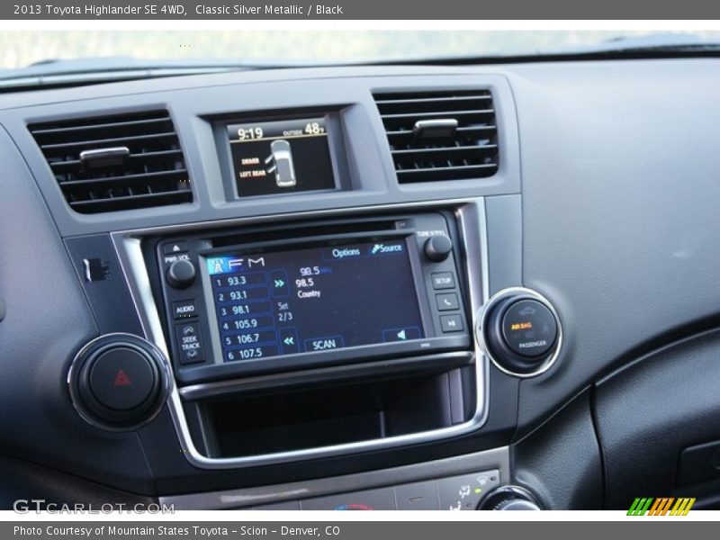 Classic Silver Metallic / Black 2013 Toyota Highlander SE 4WD