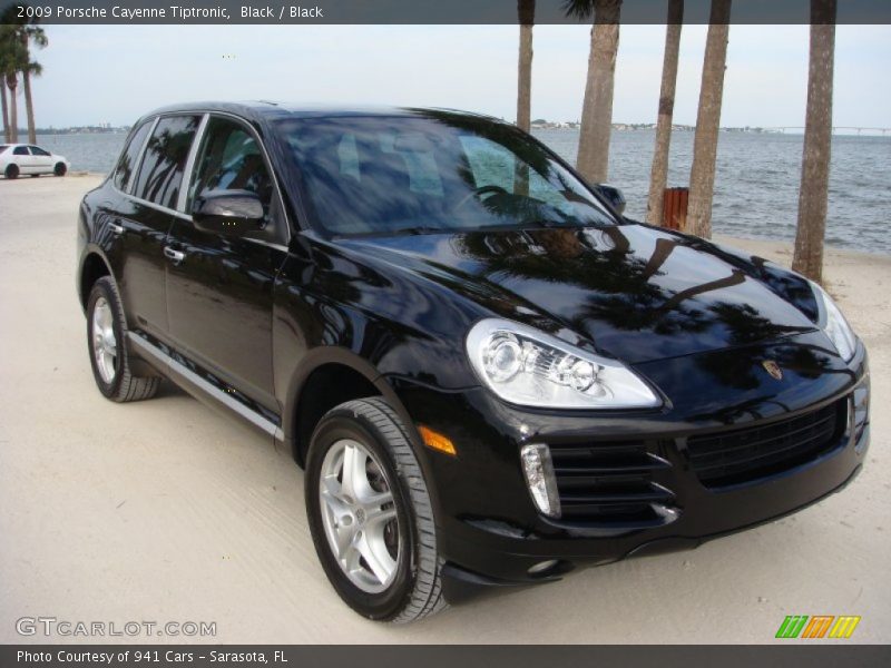 Front 3/4 View of 2009 Cayenne Tiptronic