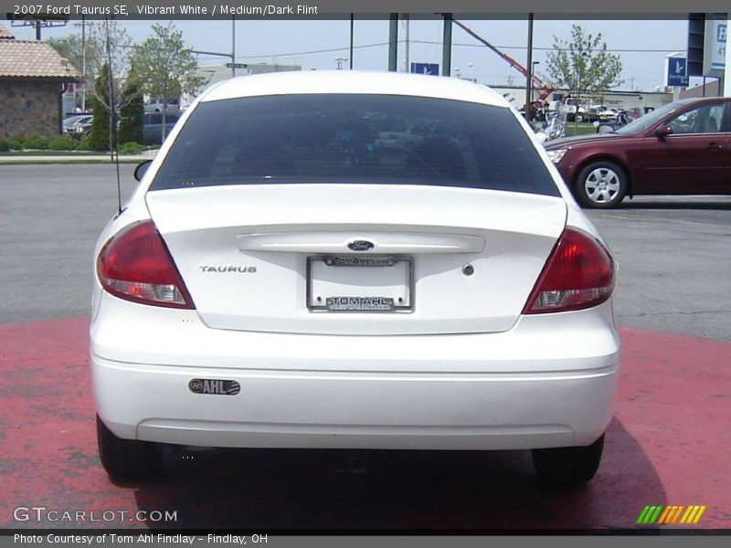 Vibrant White / Medium/Dark Flint 2007 Ford Taurus SE