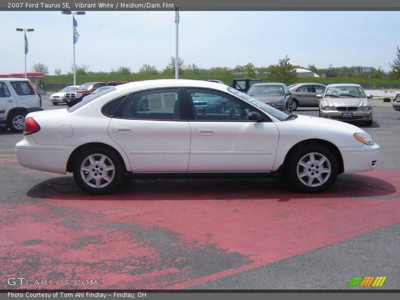 Vibrant White / Medium/Dark Flint 2007 Ford Taurus SE