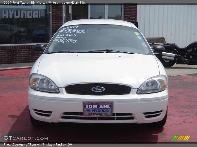 Vibrant White / Medium/Dark Flint 2007 Ford Taurus SE
