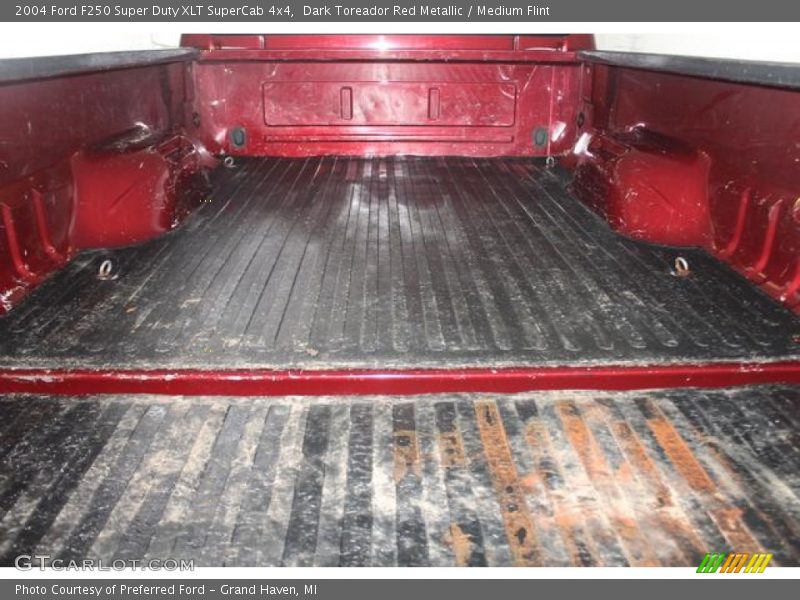 Dark Toreador Red Metallic / Medium Flint 2004 Ford F250 Super Duty XLT SuperCab 4x4