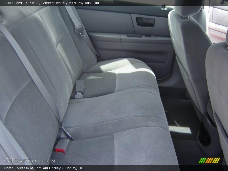 Vibrant White / Medium/Dark Flint 2007 Ford Taurus SE
