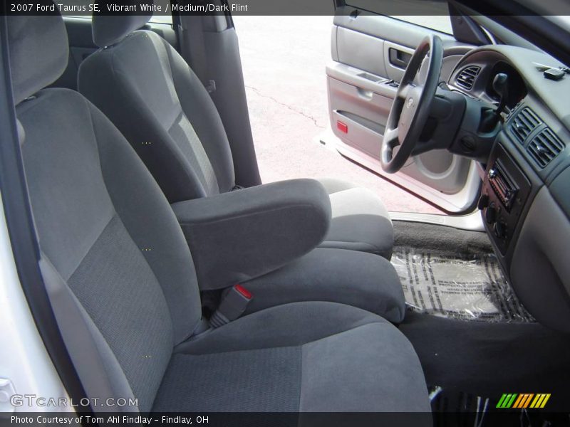 Vibrant White / Medium/Dark Flint 2007 Ford Taurus SE