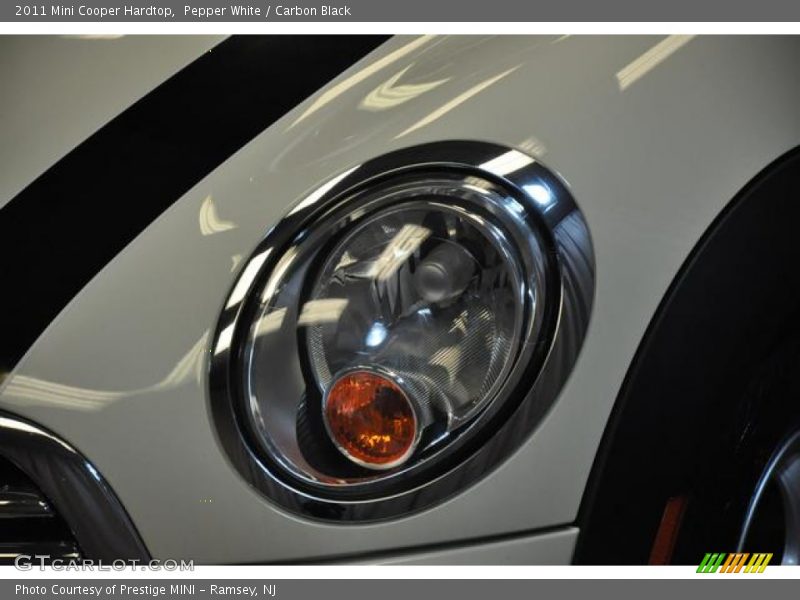 Pepper White / Carbon Black 2011 Mini Cooper Hardtop