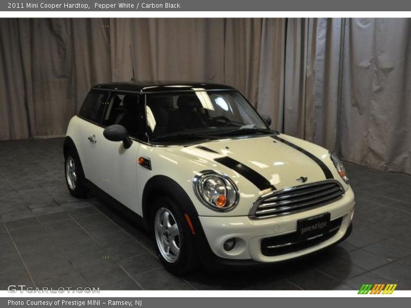 Pepper White / Carbon Black 2011 Mini Cooper Hardtop