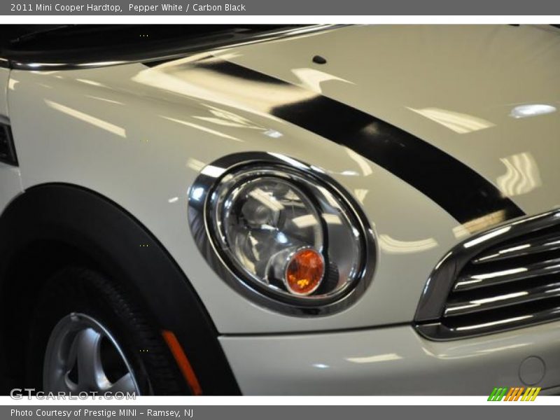Pepper White / Carbon Black 2011 Mini Cooper Hardtop