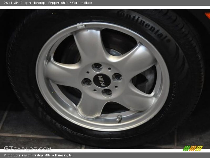 Pepper White / Carbon Black 2011 Mini Cooper Hardtop