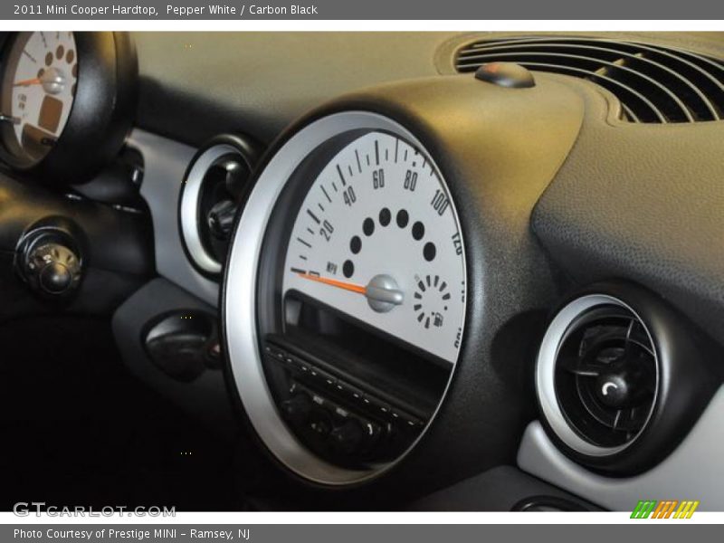 Pepper White / Carbon Black 2011 Mini Cooper Hardtop