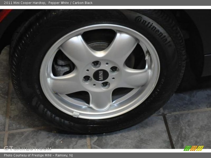 Pepper White / Carbon Black 2011 Mini Cooper Hardtop