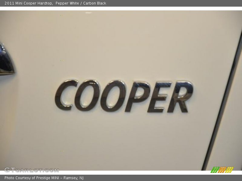 Pepper White / Carbon Black 2011 Mini Cooper Hardtop