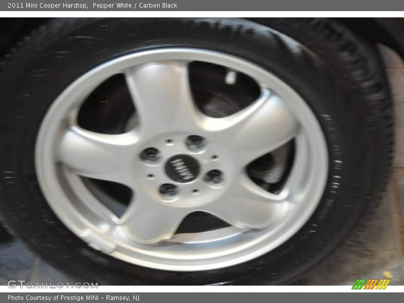 Pepper White / Carbon Black 2011 Mini Cooper Hardtop