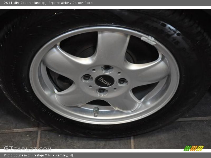 Pepper White / Carbon Black 2011 Mini Cooper Hardtop